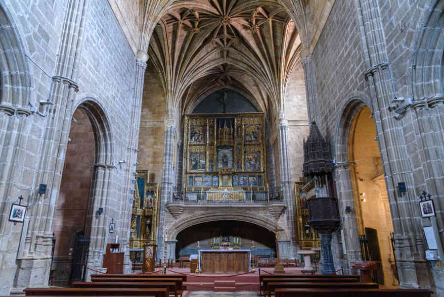 Ávila 084 - real monasterio de Santo Tomás - iglesia.jpg